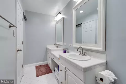 Bath - 11921 Travistock Ct, Reston, VA 20191 photo 9 of 11