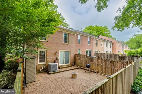 Exterior - 11921 Travistock Ct, Reston, VA 20191 photo 9 of 25