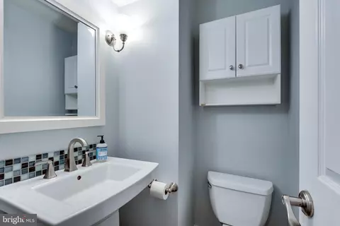 Bath - 11921 Travistock Ct, Reston, VA 20191 photo 1 of 11
