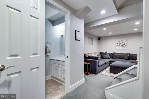 Entry Way - 11921 Travistock Ct, Reston, VA 20191 photo 5 of 5