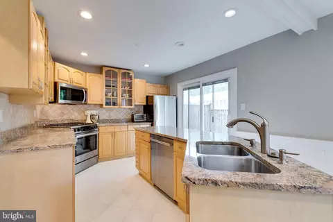 Kitchen - 11921 Travistock Ct, Reston, VA 20191 photo 3 of 12