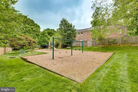 Exterior - 11921 Travistock Ct, Reston, VA 20191 photo 14 of 25