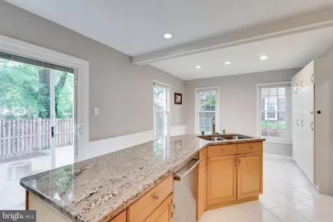 Kitchen - 11921 Travistock Ct, Reston, VA 20191 photo 10 of 12