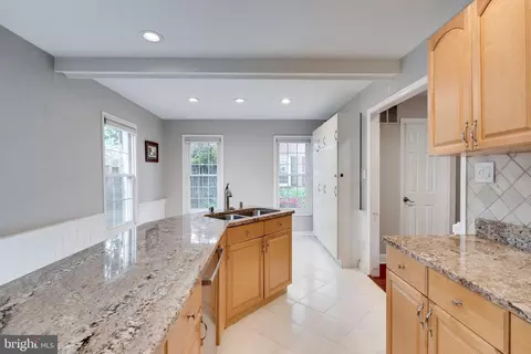 Kitchen - 11921 Travistock Ct, Reston, VA 20191 photo 9 of 12