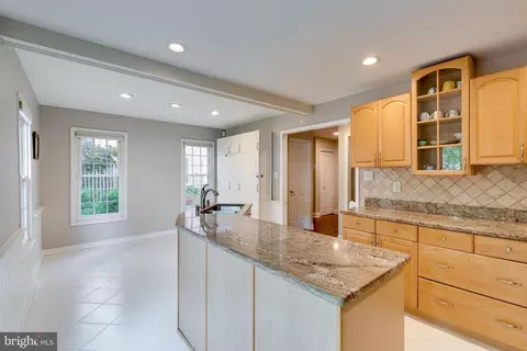 Kitchen - 11921 Travistock Ct, Reston, VA 20191 photo 7 of 12