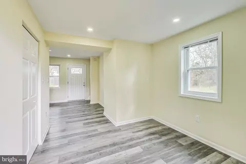 Living - 7309 Beverly Park Dr, Springfield, VA 22150 photo 1 of 2