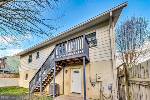 Exterior - 7309 Beverly Park Dr, Springfield, VA 22150 photo 7 of 9