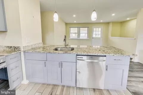 Kitchen - 7309 Beverly Park Dr, Springfield, VA 22150 photo 1 of 3
