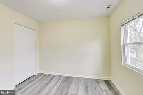 Bedroom - 7309 Beverly Park Dr, Springfield, VA 22150 photo 4 of 4