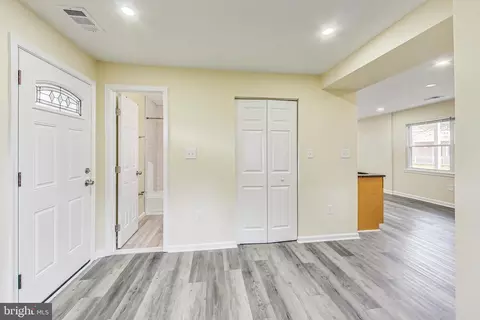 Bedroom - 7309 Beverly Park Dr, Springfield, VA 22150 photo 2 of 4