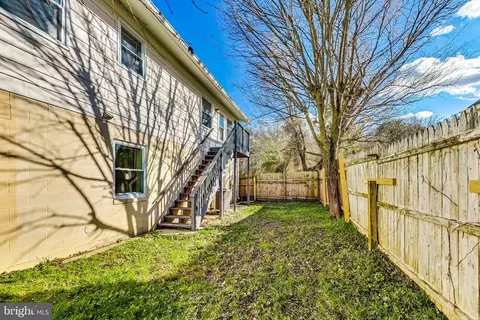 Exterior - 7309 Beverly Park Dr, Springfield, VA 22150 photo 8 of 9