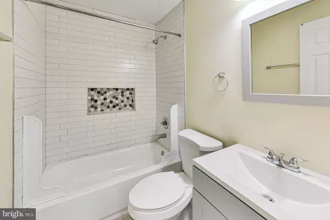 Bath - 7309 Beverly Park Dr, Springfield, VA 22150 photo 4 of 4