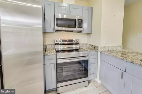 Kitchen - 7309 Beverly Park Dr, Springfield, VA 22150 photo 2 of 3