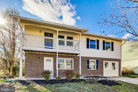 Exterior - 7309 Beverly Park Dr, Springfield, VA 22150 photo 2 of 9