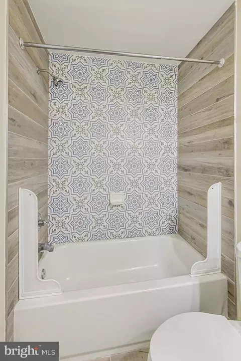 Bath - 7309 Beverly Park Dr, Springfield, VA 22150 photo 3 of 4