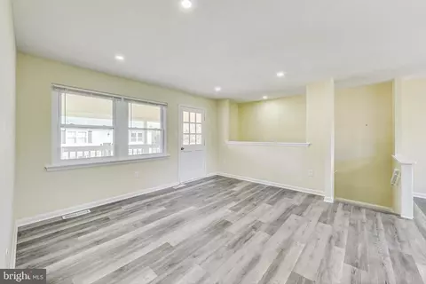 Living - 7309 Beverly Park Dr, Springfield, VA 22150 photo 2 of 2