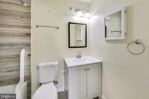 Bath - 7309 Beverly Park Dr, Springfield, VA 22150 photo 2 of 4
