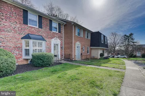 225 Commons Dr NW, Vienna, VA 22180