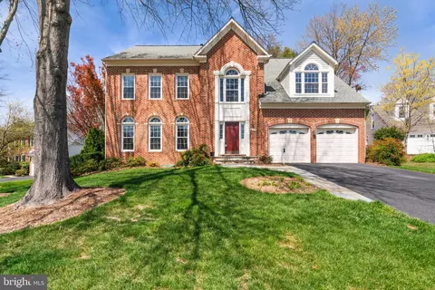 8978 Scott St, Springfield, VA 22153