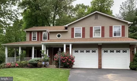 13316 Tuckaway Dr, Fairfax, VA 22033