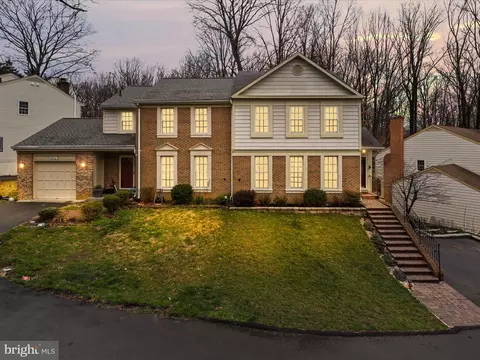9916 Hemlock Woods Ln, Burke, VA 22015