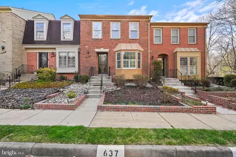 4814 Treasure Ct, Fairfax, VA 22032