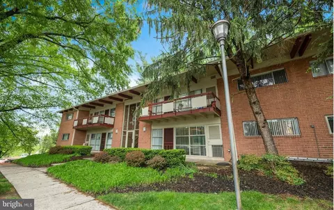 4235 Americana Dr #103, Annandale, VA 22003