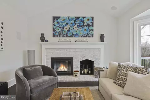 Living - 11922 Winstead Ln, Reston, VA 20194 photo 2 of 3