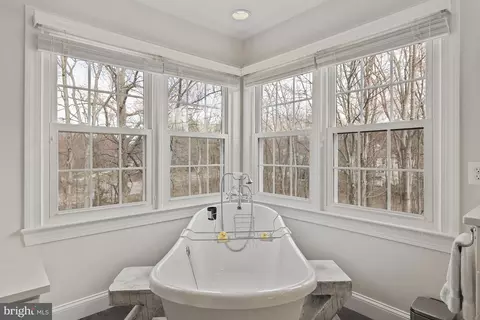 Bath - 11922 Winstead Ln, Reston, VA 20194 photo 3 of 7