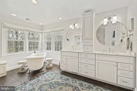 Bath - 11922 Winstead Ln, Reston, VA 20194 photo 5 of 7