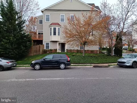 3396 Beechcliff Dr, Alexandria, VA 22306