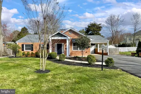 6724 Valley Brook Dr, Falls Church, VA 22042