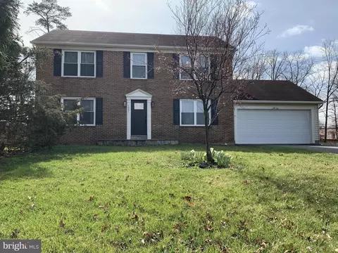 1001 Jeff Ryan Dr, Herndon, VA 20170