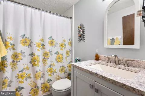 Bath - 8179 Willowdale Ct, Springfield, VA 22153 photo 2 of 2