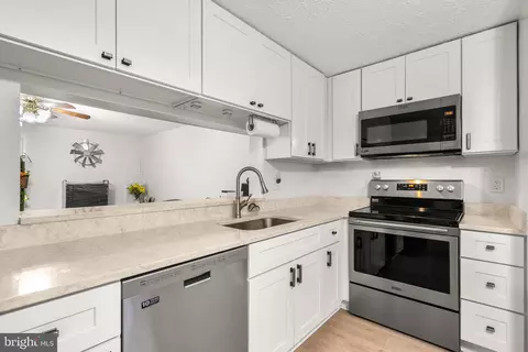 Kitchen - 8179 Willowdale Ct, Springfield, VA 22153 photo 3 of 3