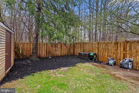Exterior - 8179 Willowdale Ct, Springfield, VA 22153 photo 5 of 9