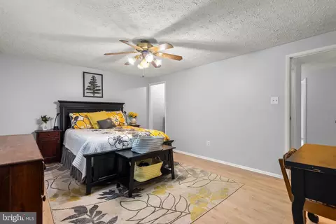 Bedroom - 8179 Willowdale Ct, Springfield, VA 22153 photo 2 of 5