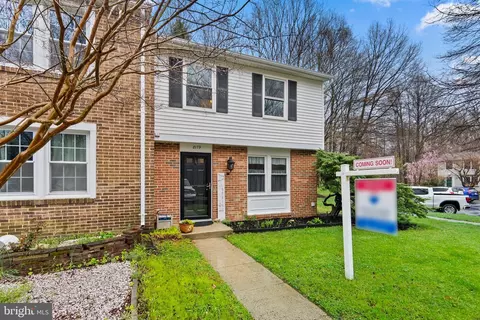 Exterior - 8179 Willowdale Ct, Springfield, VA 22153 photo 2 of 9