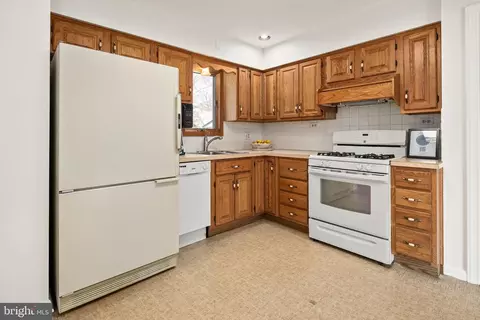 5918 Augusta Dr, Springfield, VA 22150 photo 19