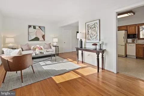 5918 Augusta Dr, Springfield, VA 22150 photo 3