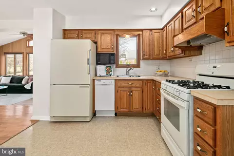 5918 Augusta Dr, Springfield, VA 22150 photo 20