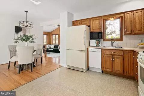 5918 Augusta Dr, Springfield, VA 22150 photo 21