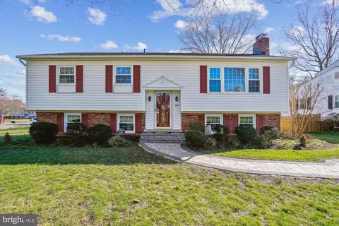 5701 Glamis Dr, Alexandria, VA 22315