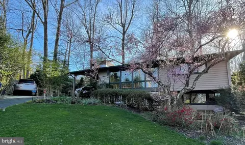 7605 Marian Ct, Falls Church, VA 22042