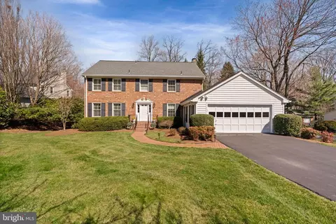 Exterior - 7740 Bridle Path Ln, Mclean, VA 22102 photo 4 of 18