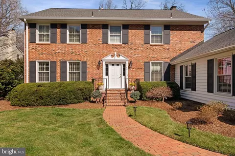 Exterior - 7740 Bridle Path Ln, Mclean, VA 22102 photo 6 of 18