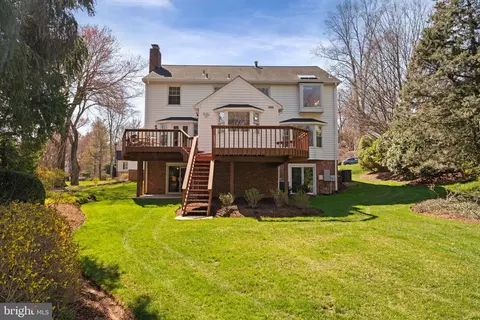 Exterior - 7740 Bridle Path Ln, Mclean, VA 22102 photo 16 of 18