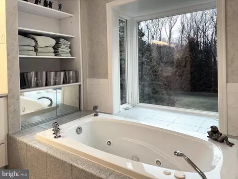 Bath - 7740 Bridle Path Ln, Mclean, VA 22102 photo 4 of 10