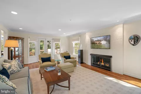 Living - 7740 Bridle Path Ln, Mclean, VA 22102 photo 4 of 4