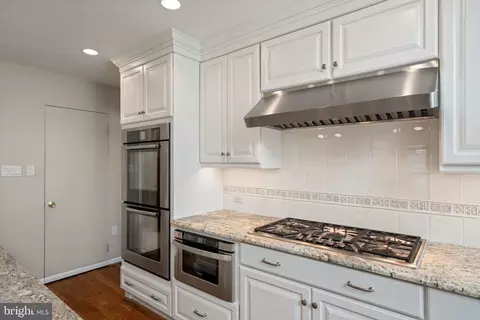 Kitchen - 7740 Bridle Path Ln, Mclean, VA 22102 photo 5 of 5